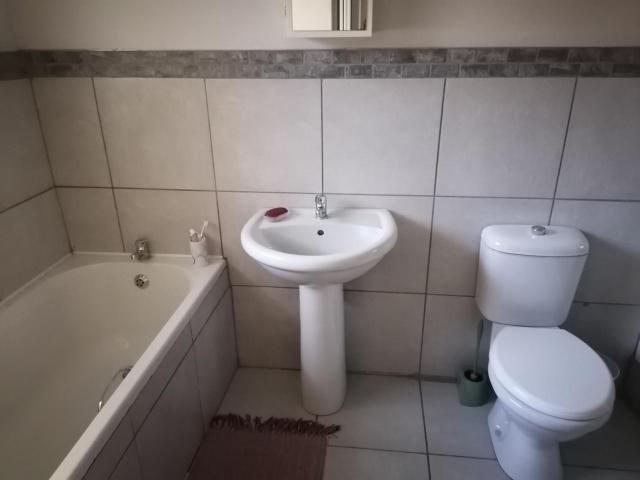 3 Bedroom house for sale in Heidedal, Bloemfontein