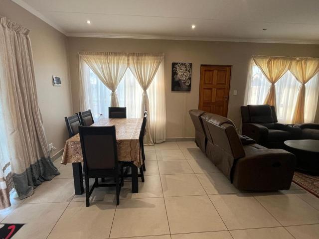 3 Bedroom house for sale in Heidedal, Bloemfontein