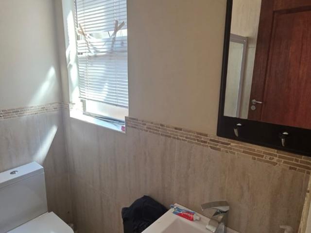 3 Bedroom House For Sale in Helderkruin
