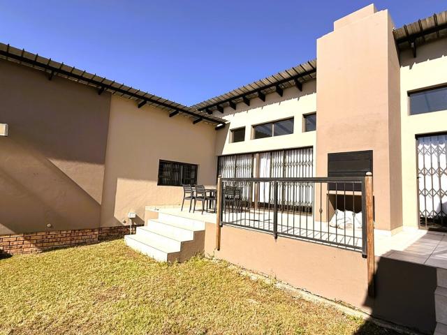 3 Bedroom House For Sale in Hillside