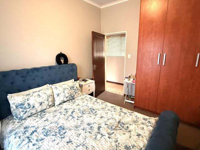 3 Bedroom House For Sale in Hillside