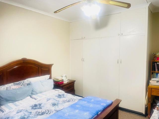 3 Bedroom House For Sale in Huttenheights