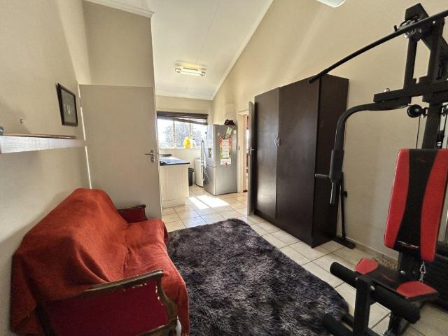 3 Bedroom House For Sale in Isandovale