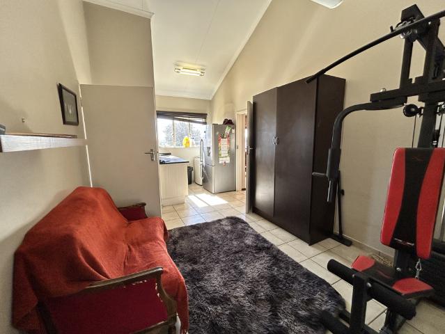 3 Bedroom House For Sale in Isandovale