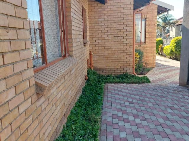 3 Bedroom House For Sale in Ivy Park