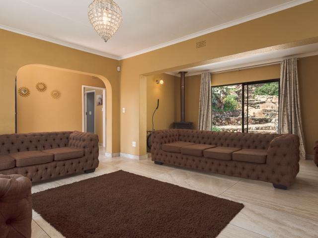 3 Bedroom House For Sale in Oakdene