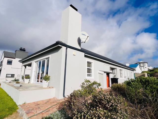 3 Bedroom house for sale in Oceanview Heights, Struisbaai