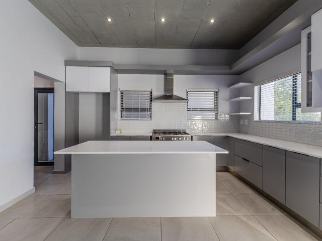 3 Bedroom House For Sale in Olympus AH