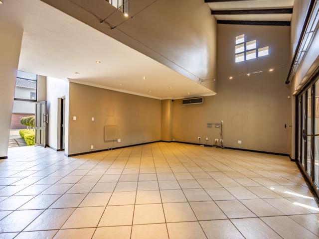 3 Bedroom House For Sale in Olympus AH