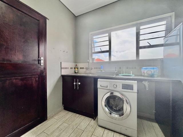 3 Bedroom House For Sale in Olympus AH