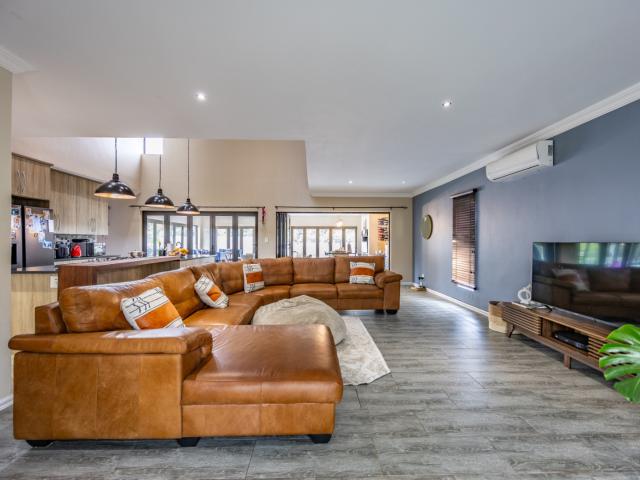 3 Bedroom House For Sale in Olympus AH