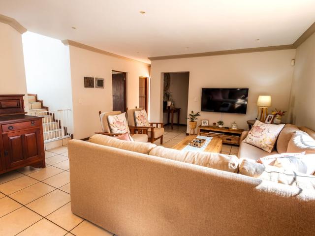 3 Bedroom House For Sale in Olympus AH