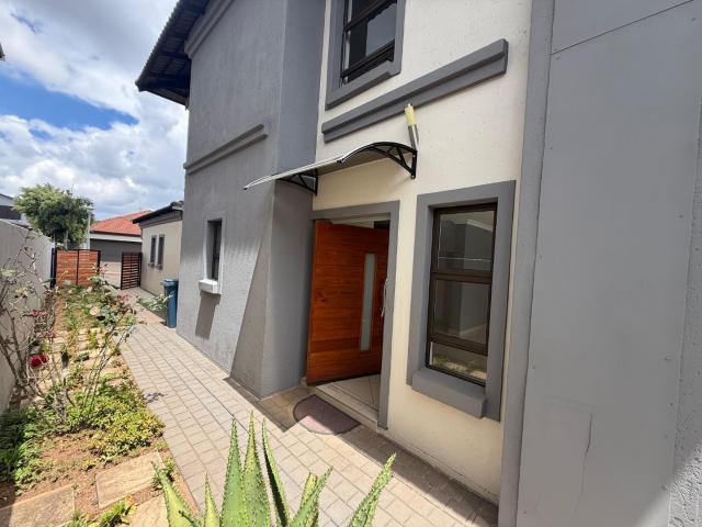 3 Bedroom House For Sale in Olympus AH