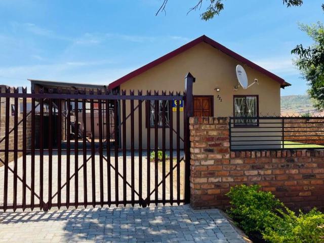 3 Bedroom house for sale in Lotus Gardens, Pretoria