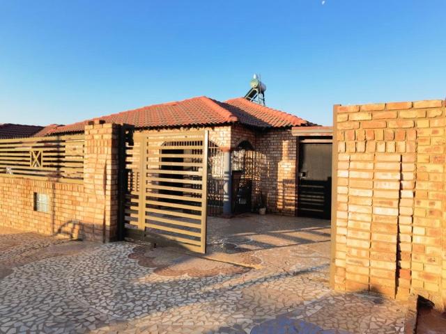 3 Bedroom house for sale in Lotus Gardens, Pretoria
