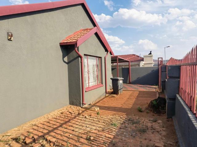 3 Bedroom house for sale in Lotus Gardens, Pretoria
