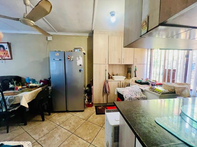 3 Bedroom House For Sale in Lotus Park
