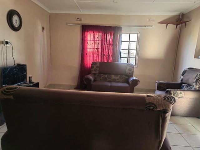 3 Bedroom House For Sale in Lovu