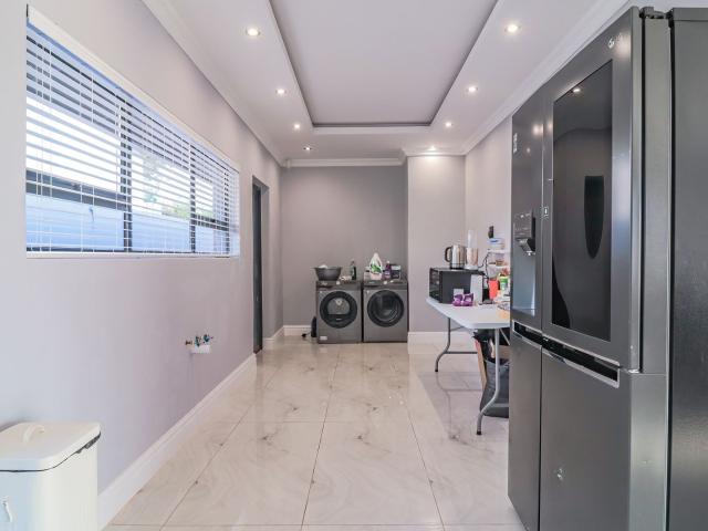 3 Bedroom House For Sale in La Lucia