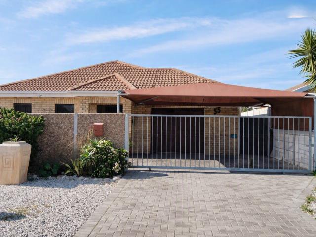 3 Bedroom House For Sale in Laaiplek