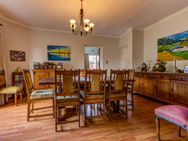 3 Bedroom House For Sale in Lakefield