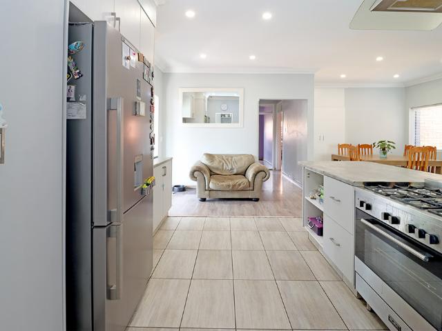 3 Bedroom House For Sale in Lakeside Village