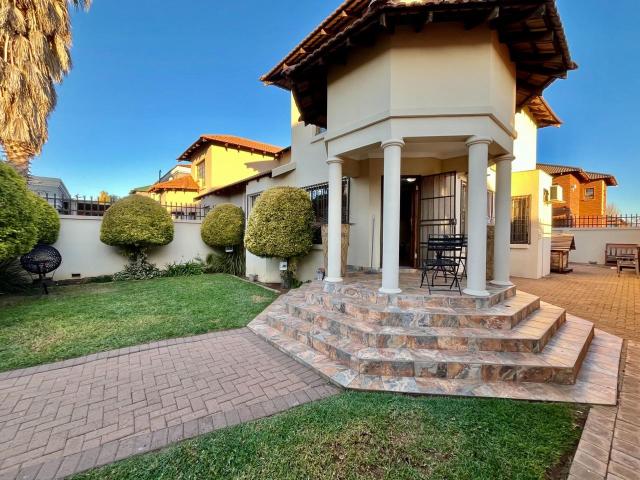 3 Bedroom House For Sale in Langenhovenpark