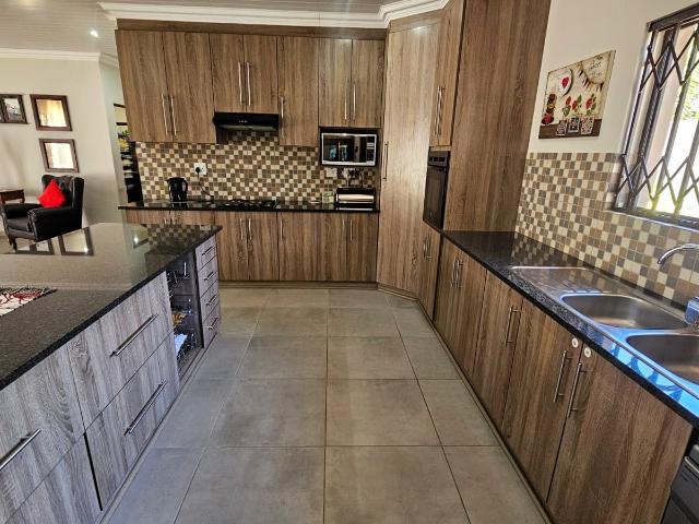 3 Bedroom House For Sale in Langenhovenpark