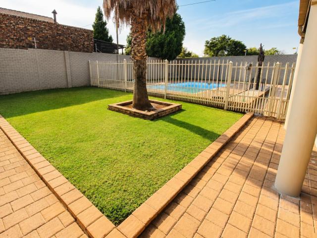 3 Bedroom House For Sale in Langenhovenpark