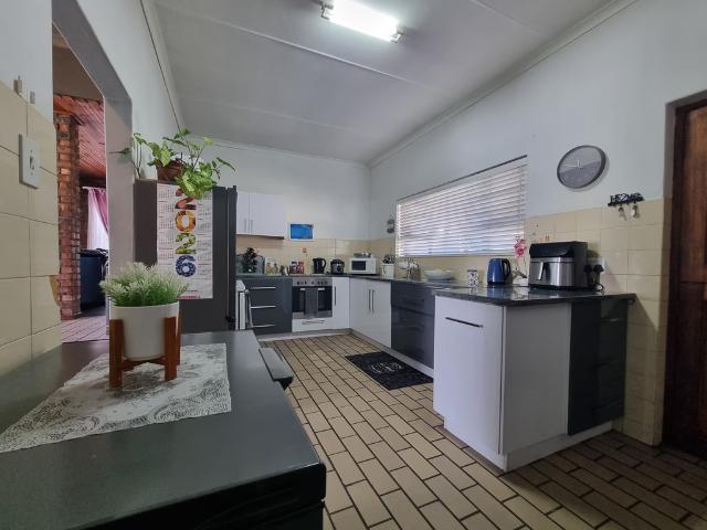 3 Bedroom House For Sale in Levallia