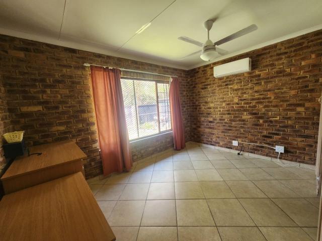 3 Bedroom House For Sale in Leeupoort