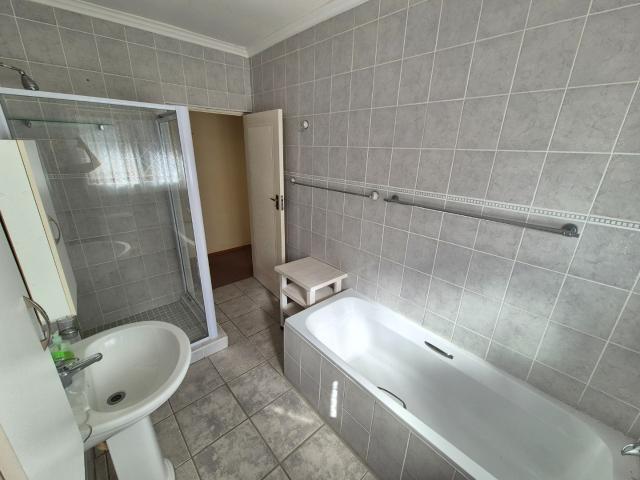 3 Bedroom House For Sale in Leisure Bay