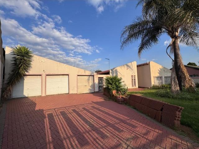 3 Bedroom House For Sale in Leondale