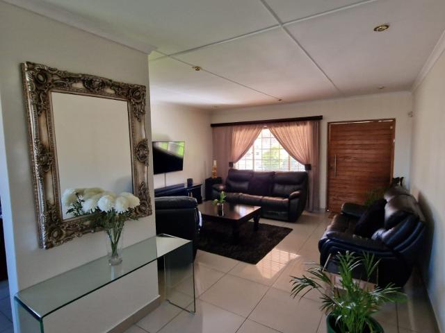 3 Bedroom House For Sale in Lincoln Meade