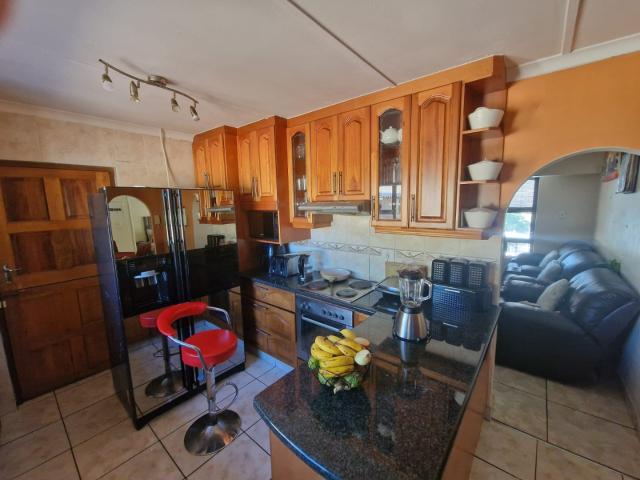 3 Bedroom House For Sale in Lincoln Meade