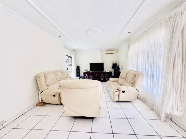 3 Bedroom House For Sale in Lindhaven