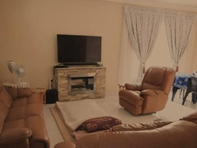 3 Bedroom House For Sale in Linmeyer