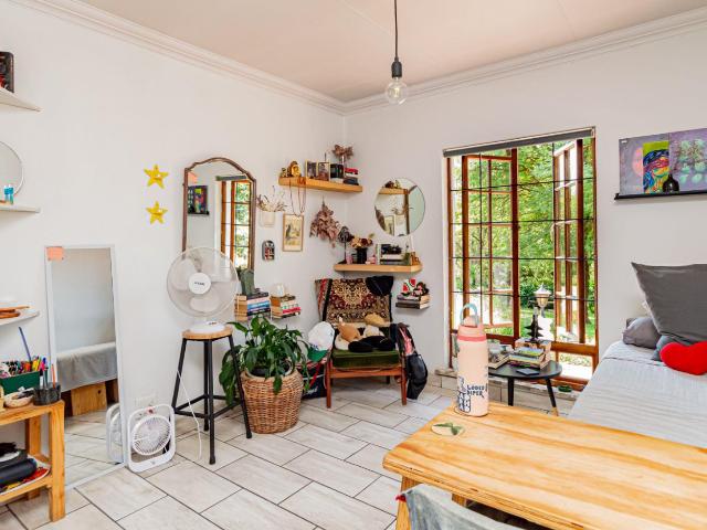 3 Bedroom House For Sale in Mnandi