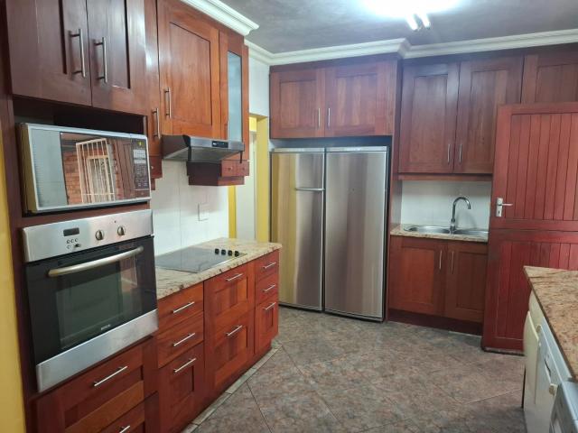 3 Bedroom House For Sale in Mountain Rise