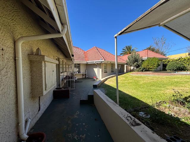 3 Bedroom House For Sale in Mondeor