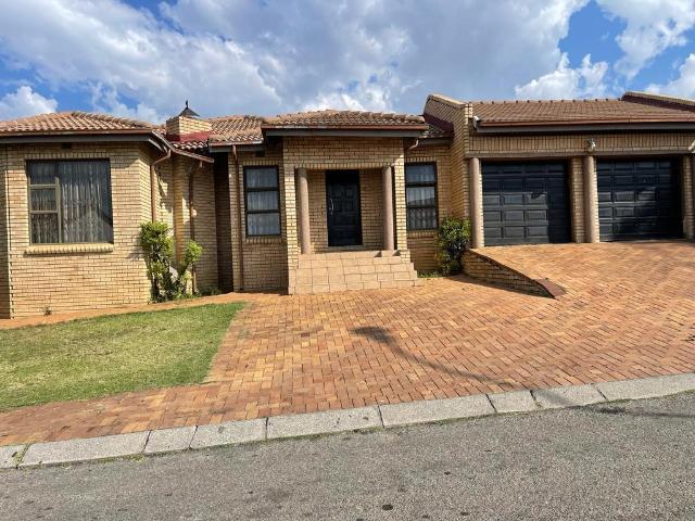 3 Bedroom House For Sale in Mondeor