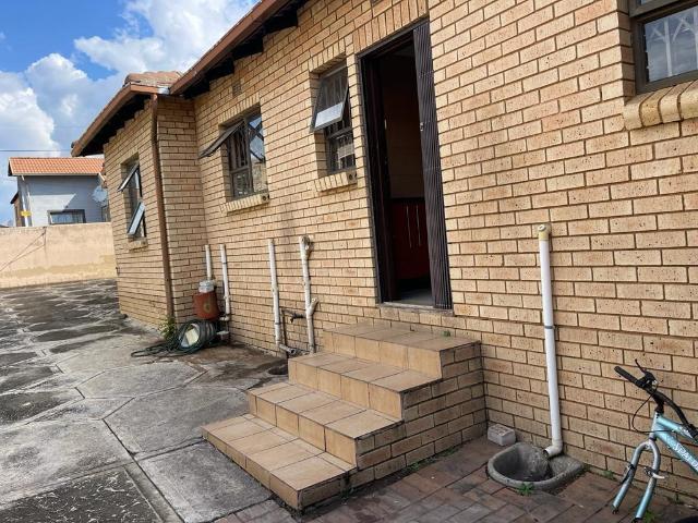 3 Bedroom House For Sale in Mondeor