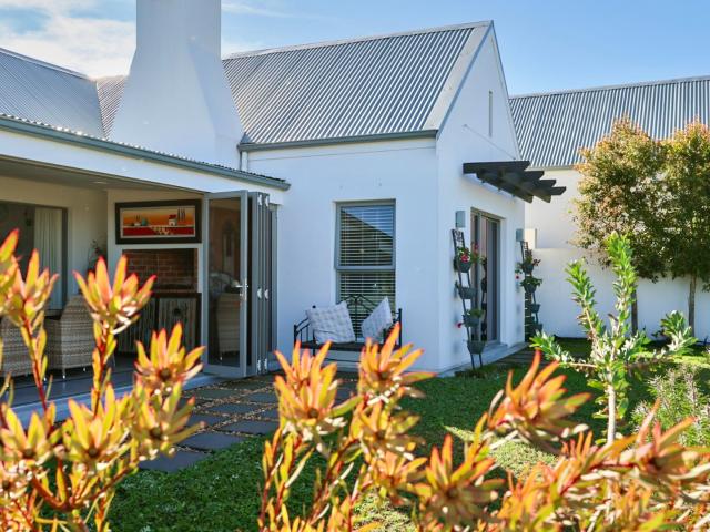 3 Bedroom House For Sale in Mont Fleur Mountain Estate