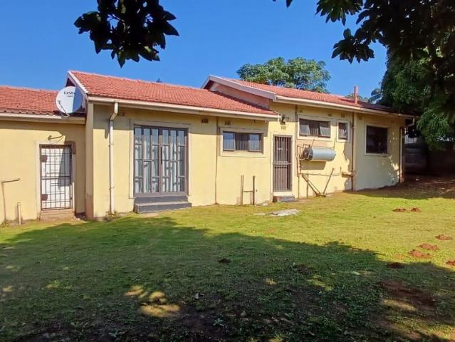 3 Bedroom House For Sale in Montclair