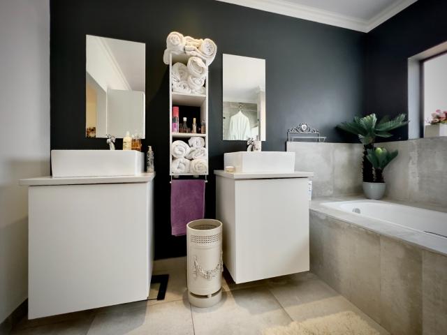 3 Bedroom House For Sale in Monte Christo
