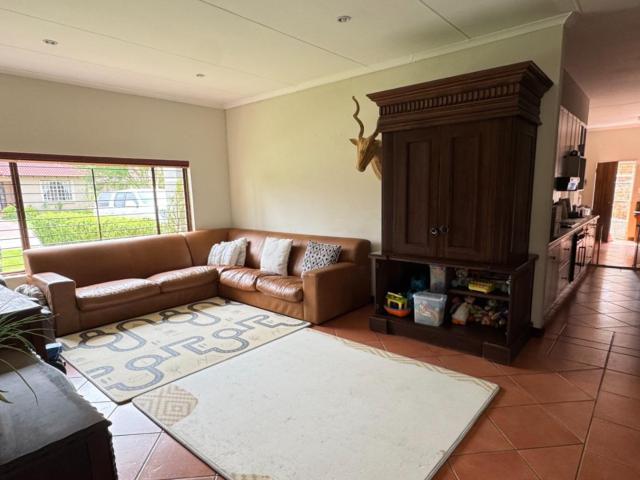 3 Bedroom House For Sale in Moreleta Park