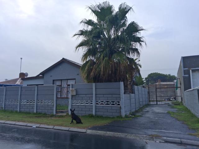 3 Bedroom House For Sale in Matroosfontein