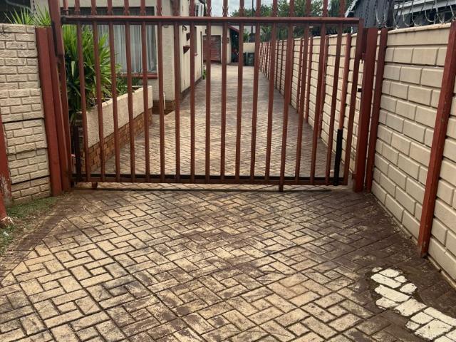 3 Bedroom House For Sale in Mayberry Park