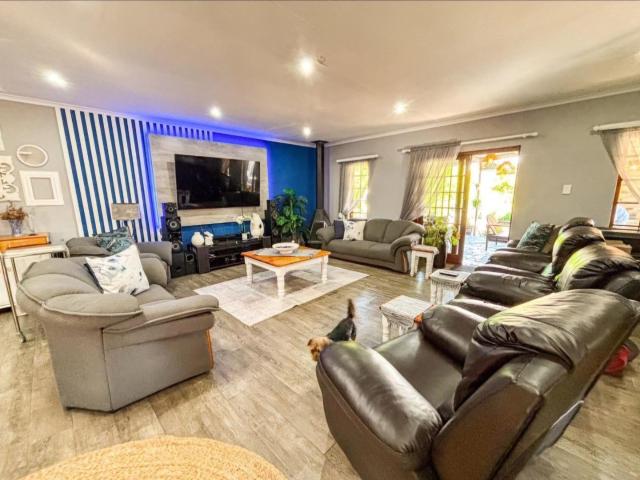 3 Bedroom House For Sale in Mayberry Park