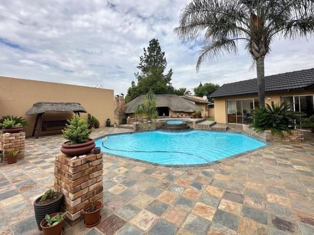 3 Bedroom House For Sale in Mayfield Park